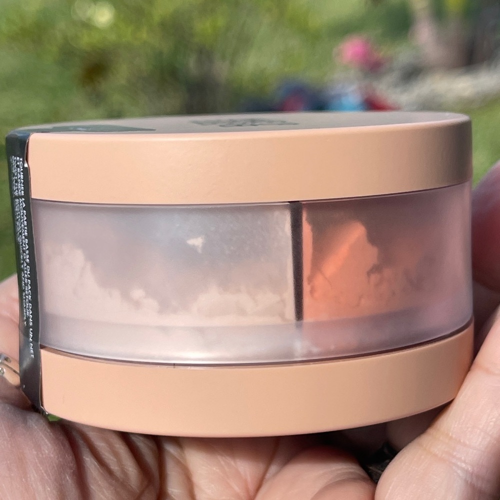 Make Up For Ever Twist & Light Finishing Powder In 2 Medium - Picture 4 of 7